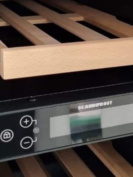 Встраиваемый винный шкаф SCANDIFROST WFG28CB